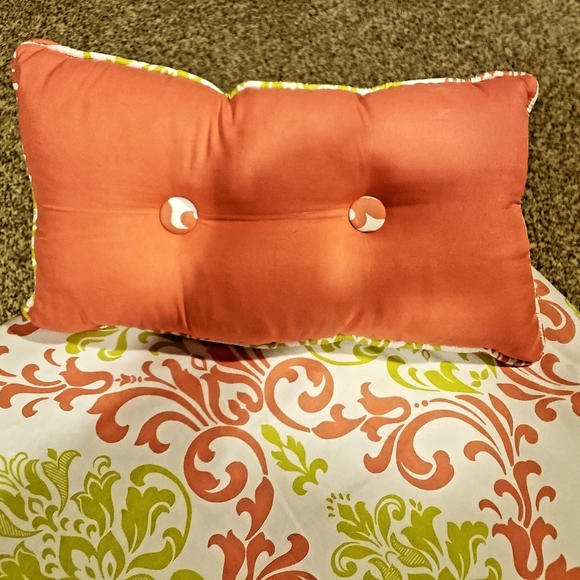 Twin size comforter and pillow - Picture 3 of 4
